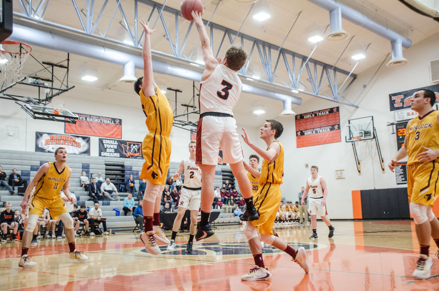 200130.sports.rainierbasketball.er2.jpg